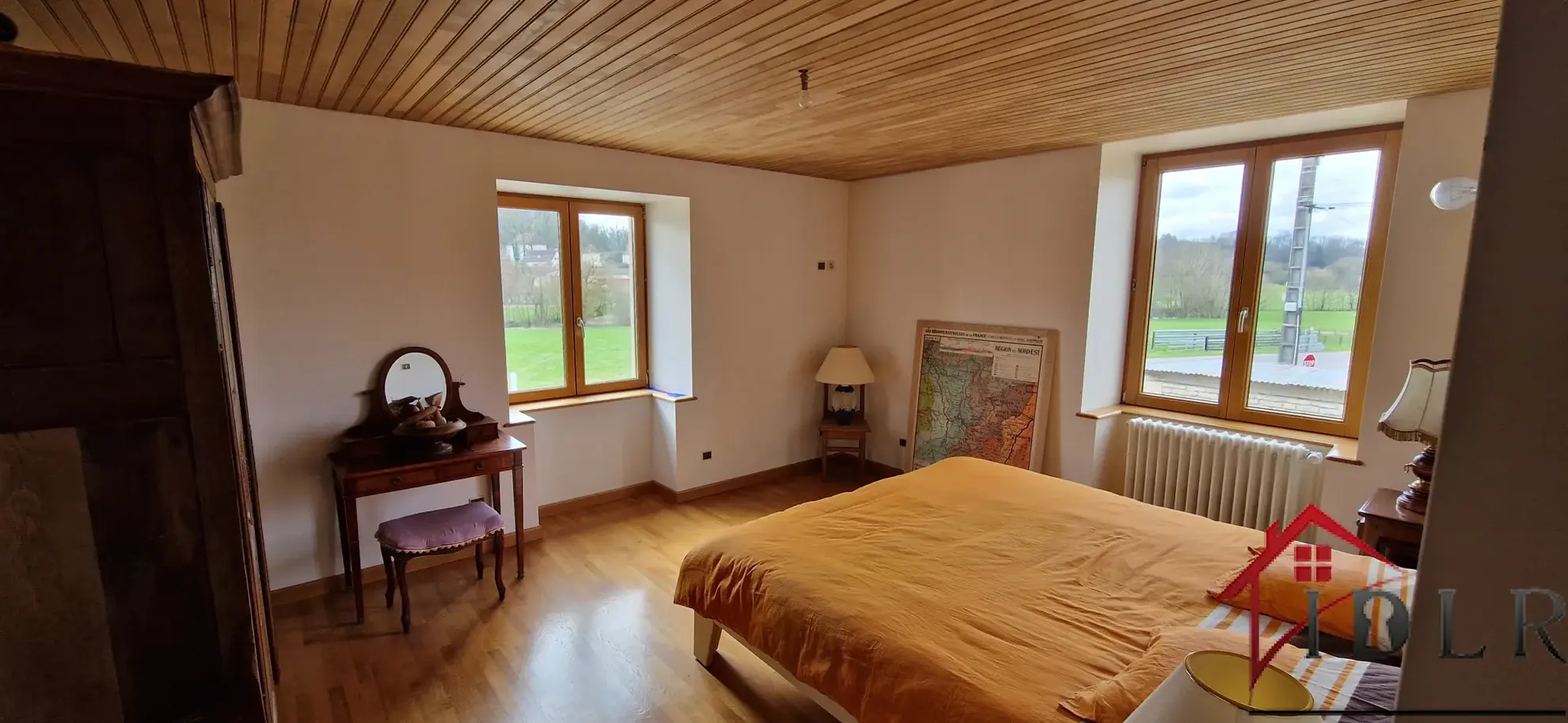 Maison en Pierre de 258 m2 avec Atelier et Grand Terrain à Villars St Marcellin 