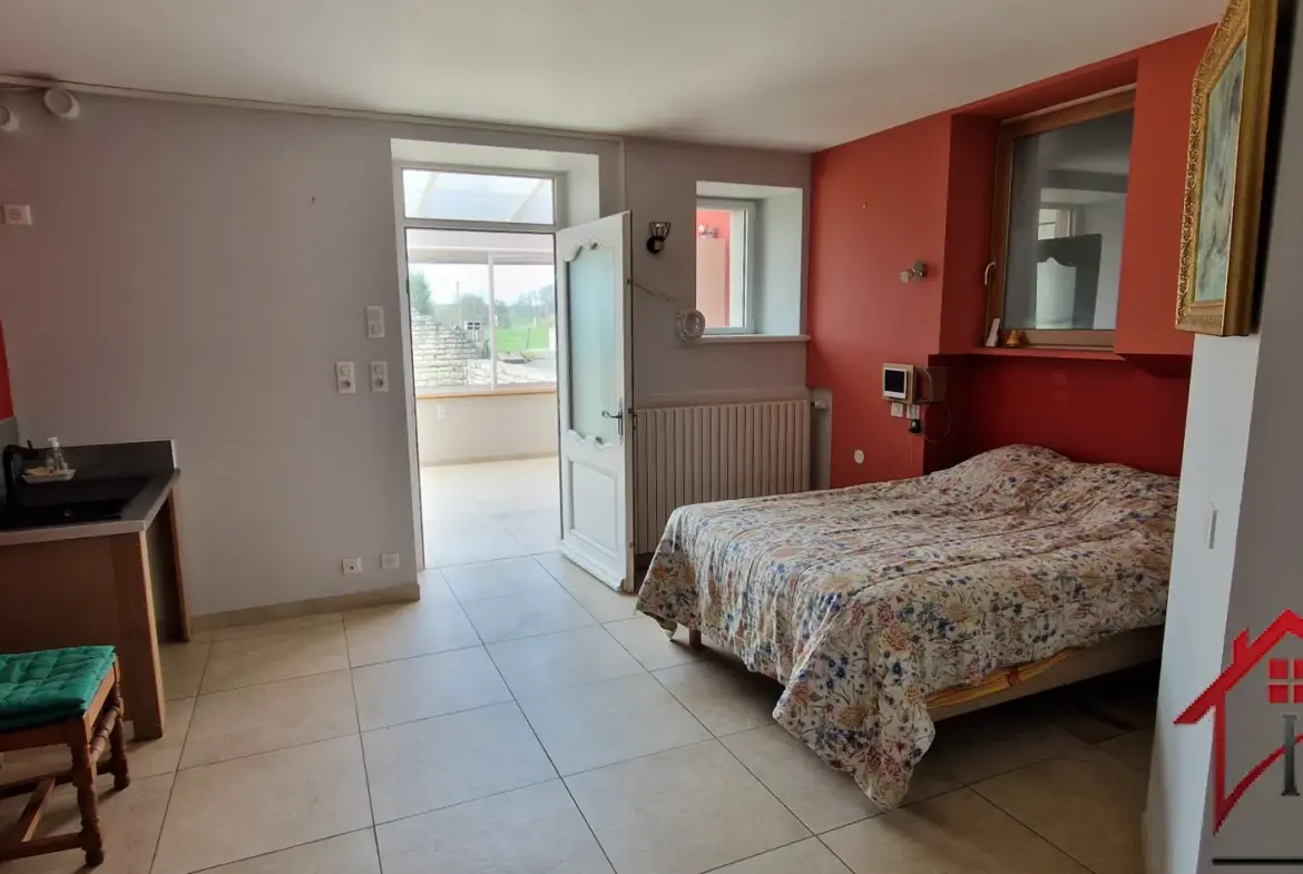 Maison en Pierre de 258 m2 avec Atelier et Grand Terrain à Villars St Marcellin 
