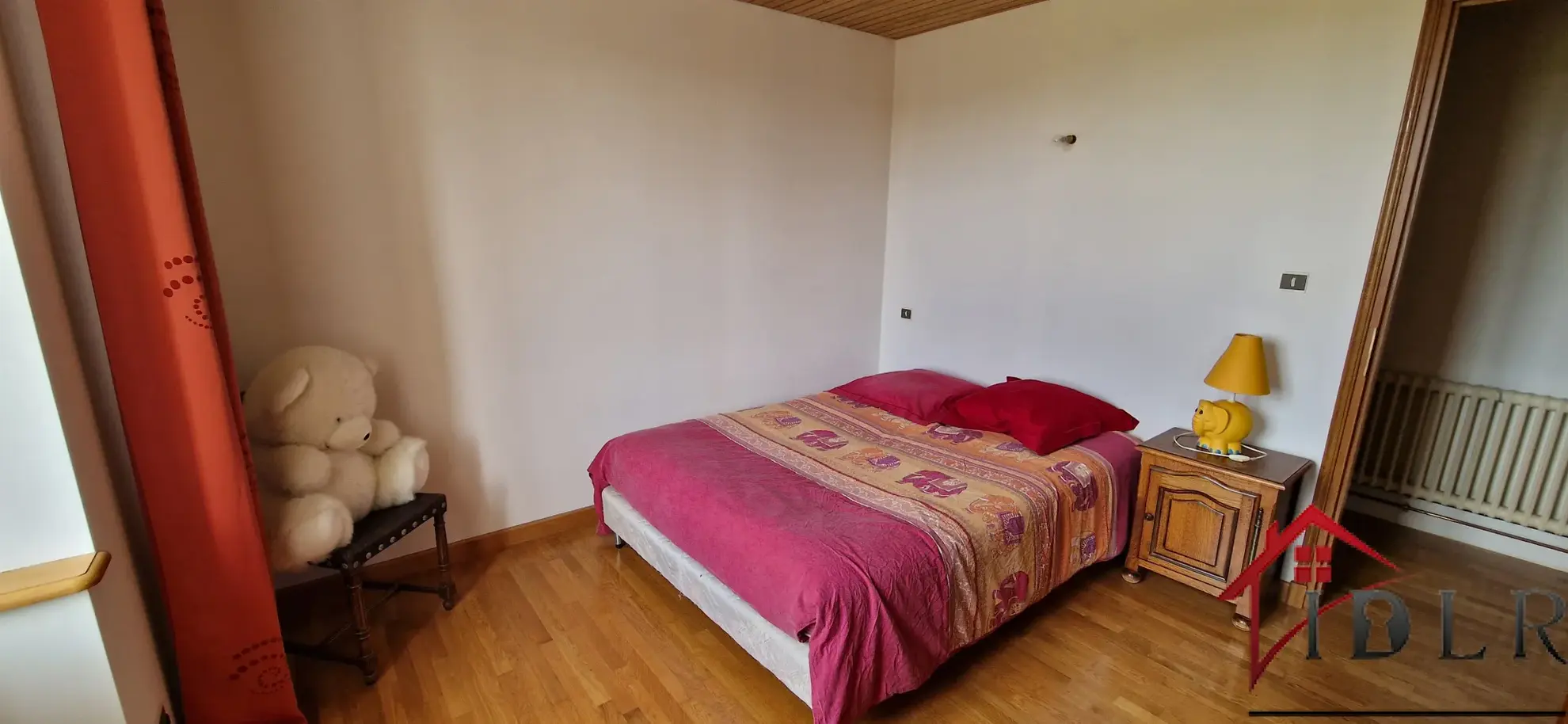 Maison en Pierre de 258 m2 avec Atelier et Grand Terrain à Villars St Marcellin 