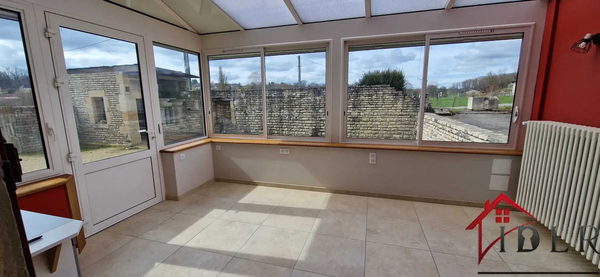 Maison en Pierre de 258 m2 avec Atelier et Grand Terrain à Villars St Marcellin 