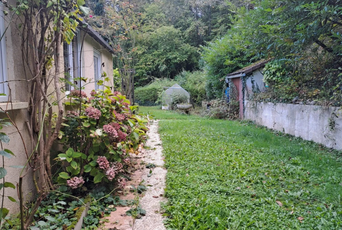 Maison familiale 7 pièces à Pierres - 130 m² 