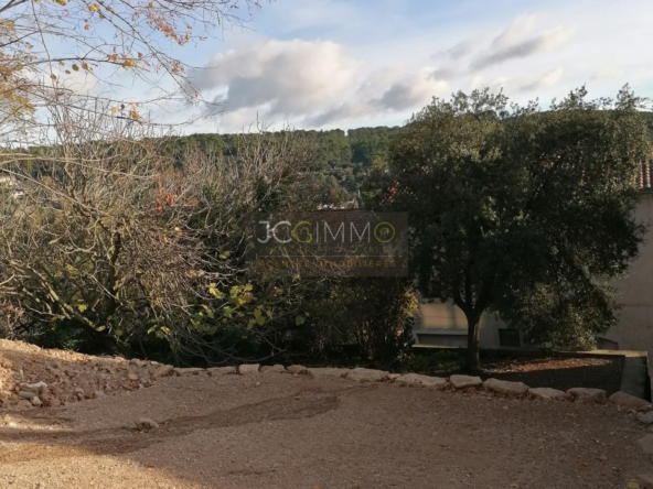 Terrain constructible de 448 m2 à vendre à Carnoules 