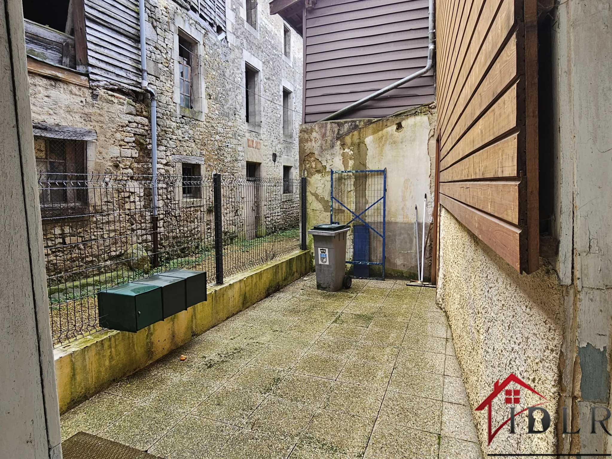 Immeuble d'investissement à vendre à Wassy 