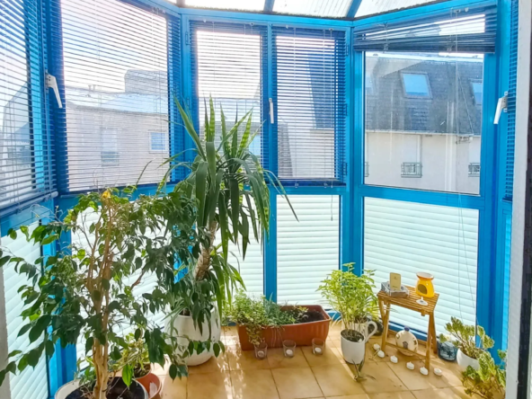 Appartement 3/4 pièces atypique avec jardin d'hiver à Créteil 