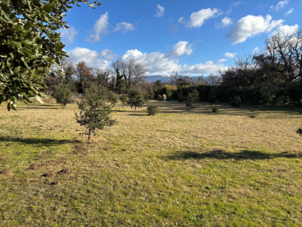 Terrain à bâtir de 1308 m² à Grignan - RARE ! 