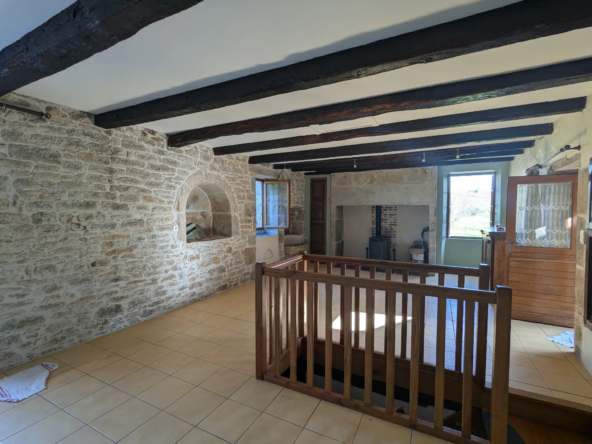 Maison en pierre à Saint Jean Lespinasse, 83 m² avec jardin 