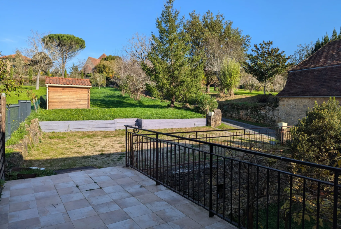 Maison en pierre à Saint Jean Lespinasse, 83 m² avec jardin 