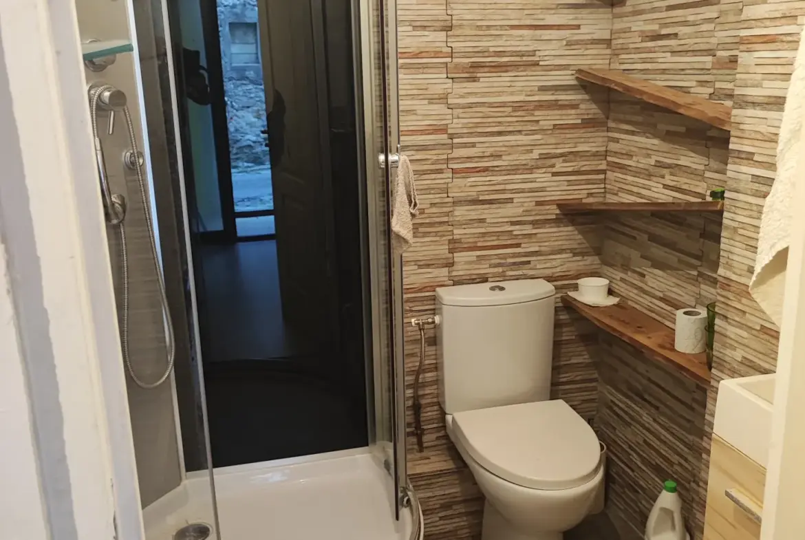 Maison de village à vendre avec potentiel de rénovation 