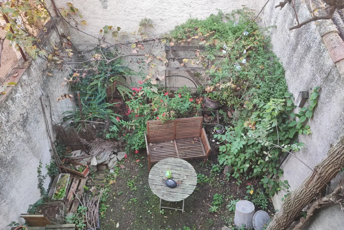 Maison de village à vendre avec potentiel de rénovation 
