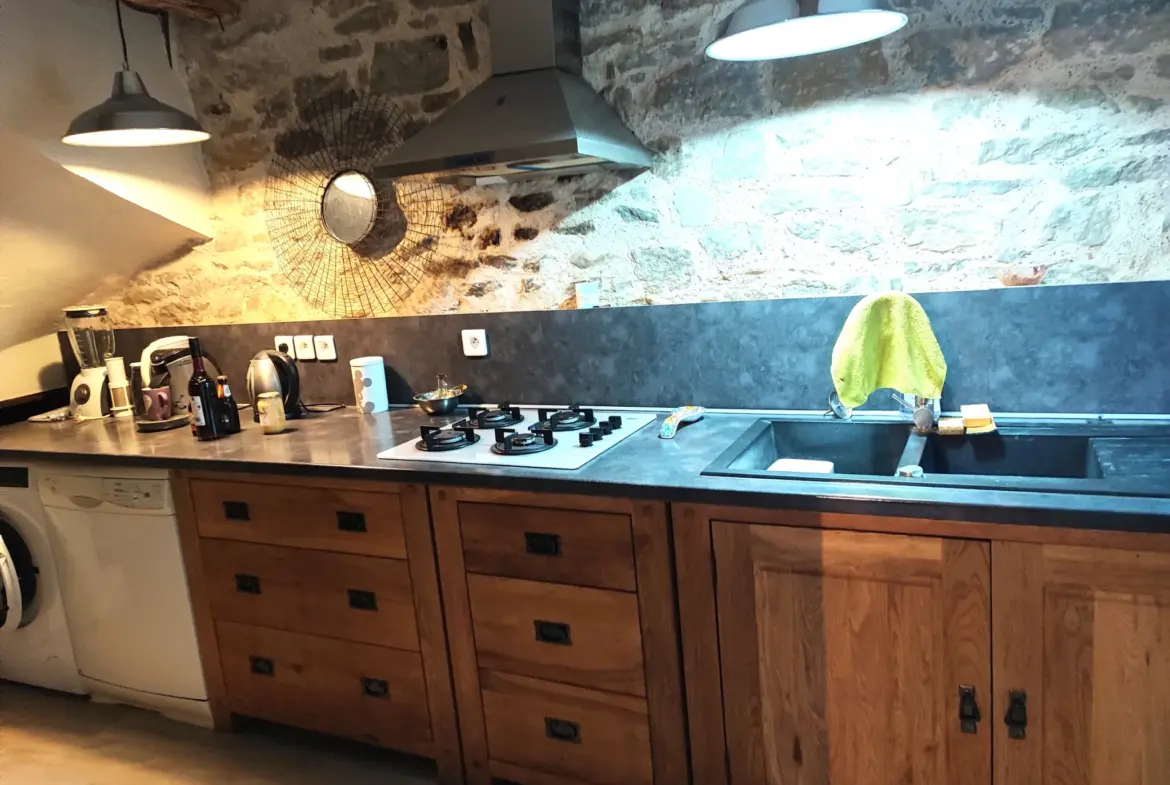 Maison de village à vendre avec potentiel de rénovation 