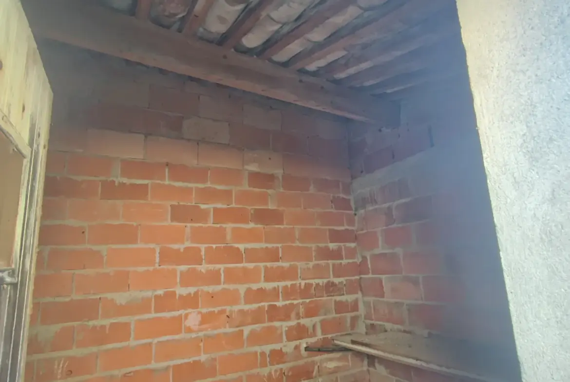 Maison de village à vendre avec potentiel de rénovation 