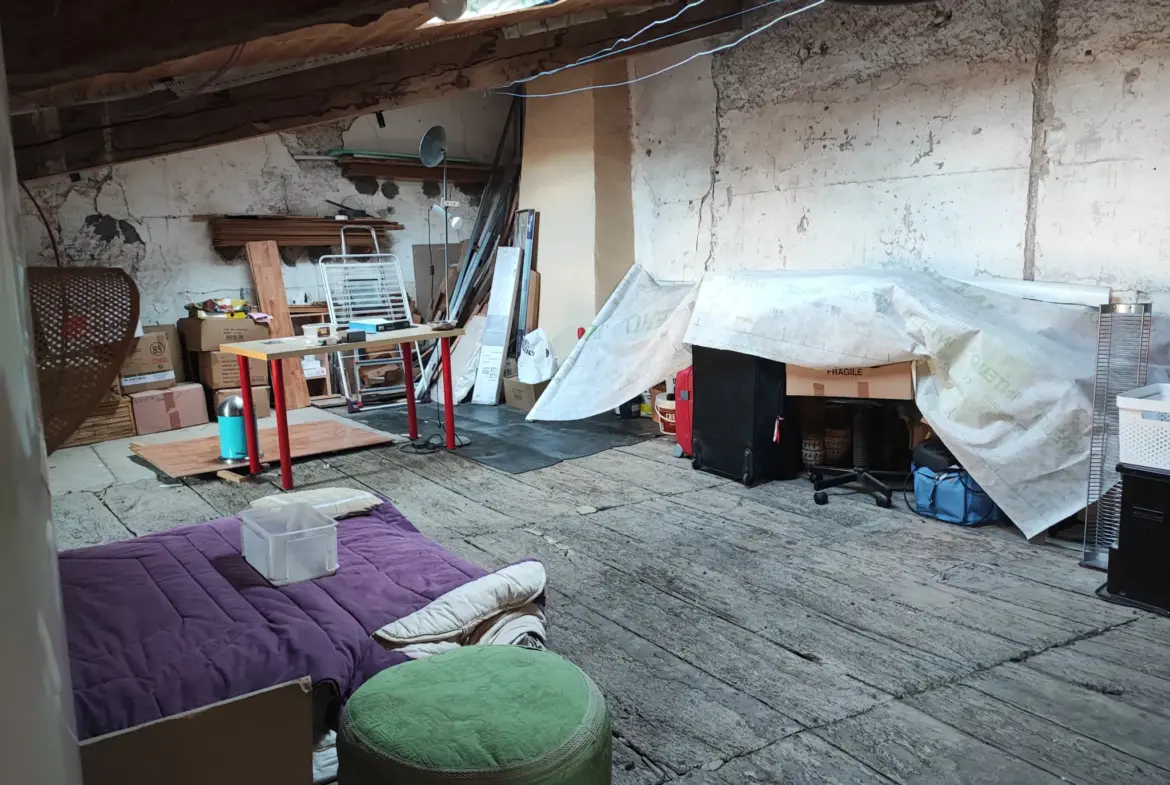Maison de village à vendre avec potentiel de rénovation 