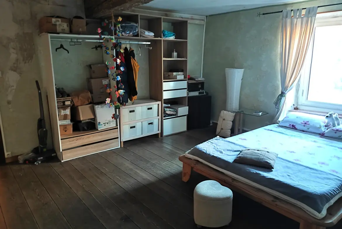 Maison de village à vendre avec potentiel de rénovation 