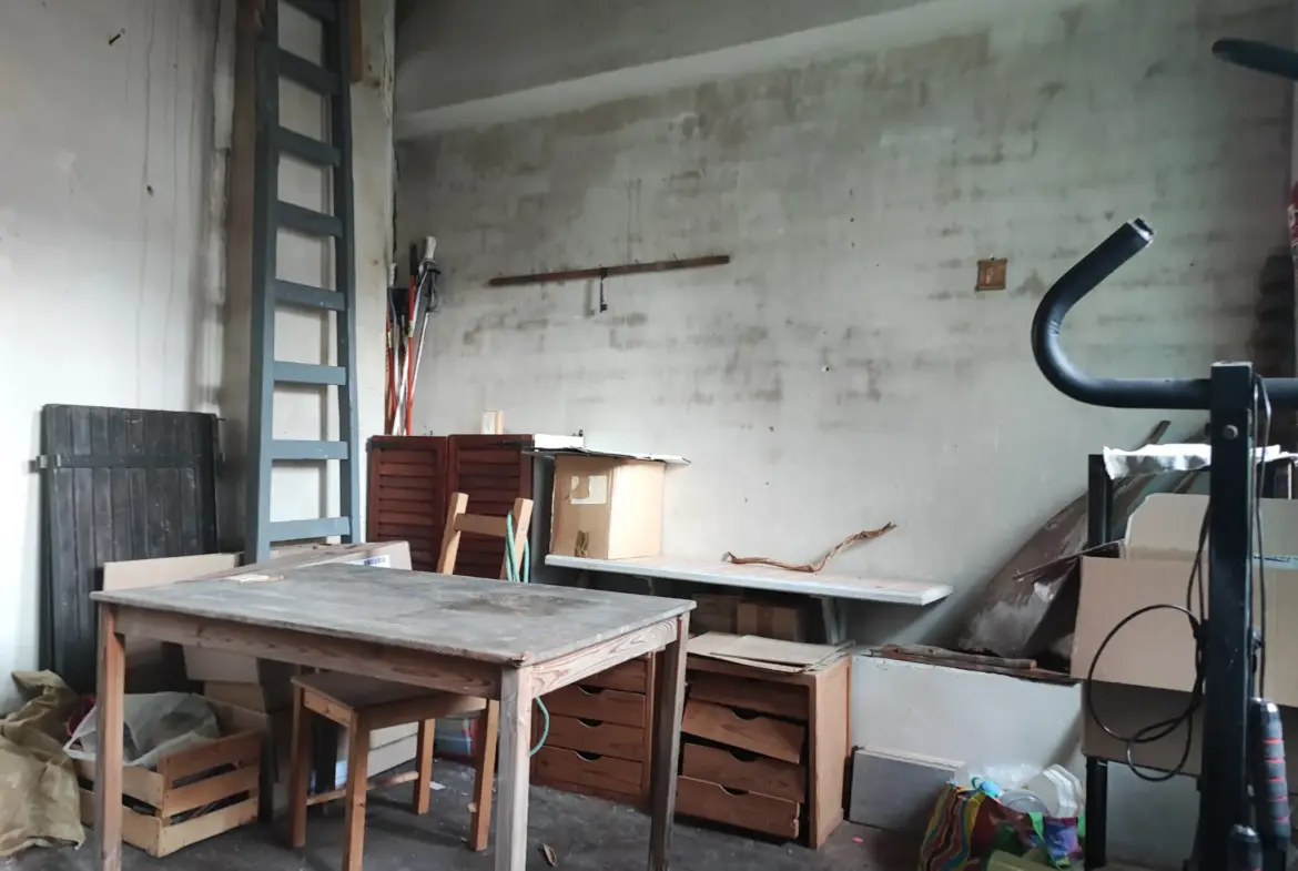 Maison de village à vendre avec potentiel de rénovation 