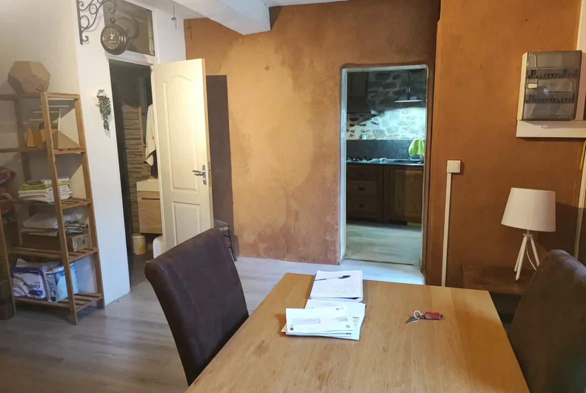 Maison de village à vendre avec potentiel de rénovation 