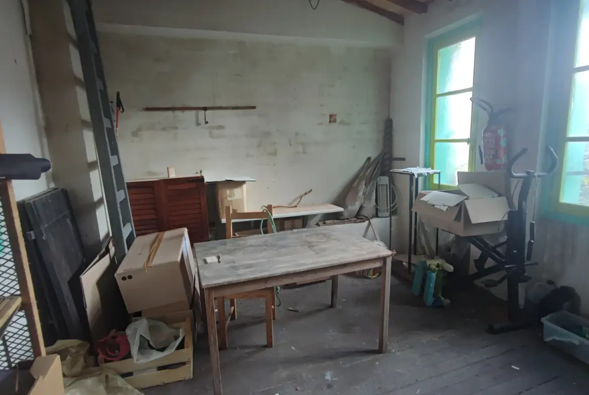 Maison de village à vendre avec potentiel de rénovation 