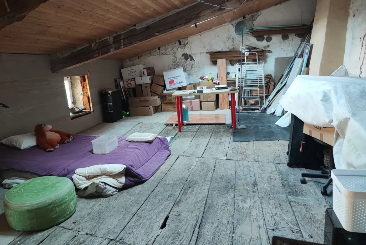 Maison de village à vendre avec potentiel de rénovation 