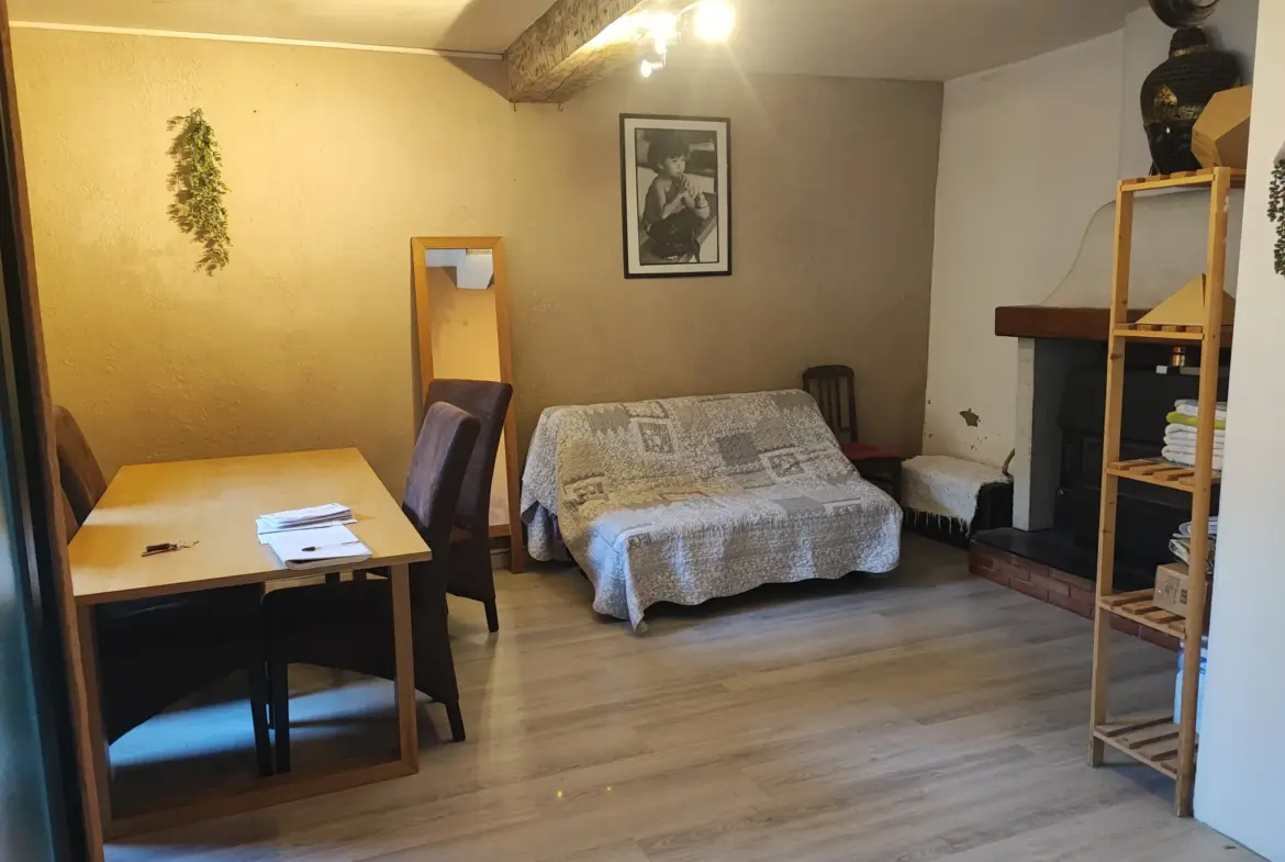 Maison de village à vendre avec potentiel de rénovation 