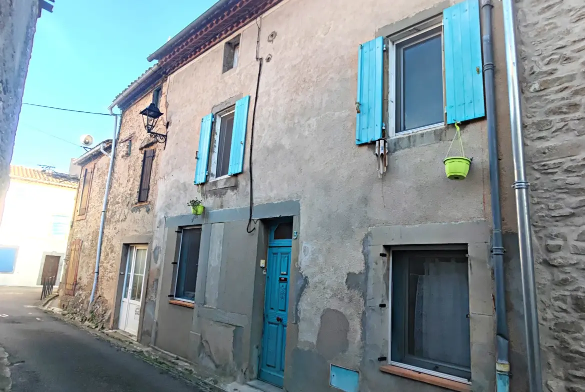 Maison de village à vendre avec potentiel de rénovation 