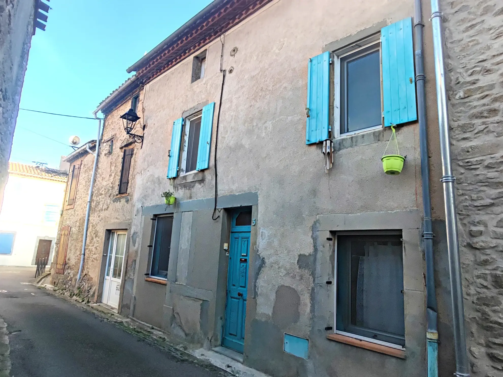 Maison de village à vendre avec potentiel de rénovation 