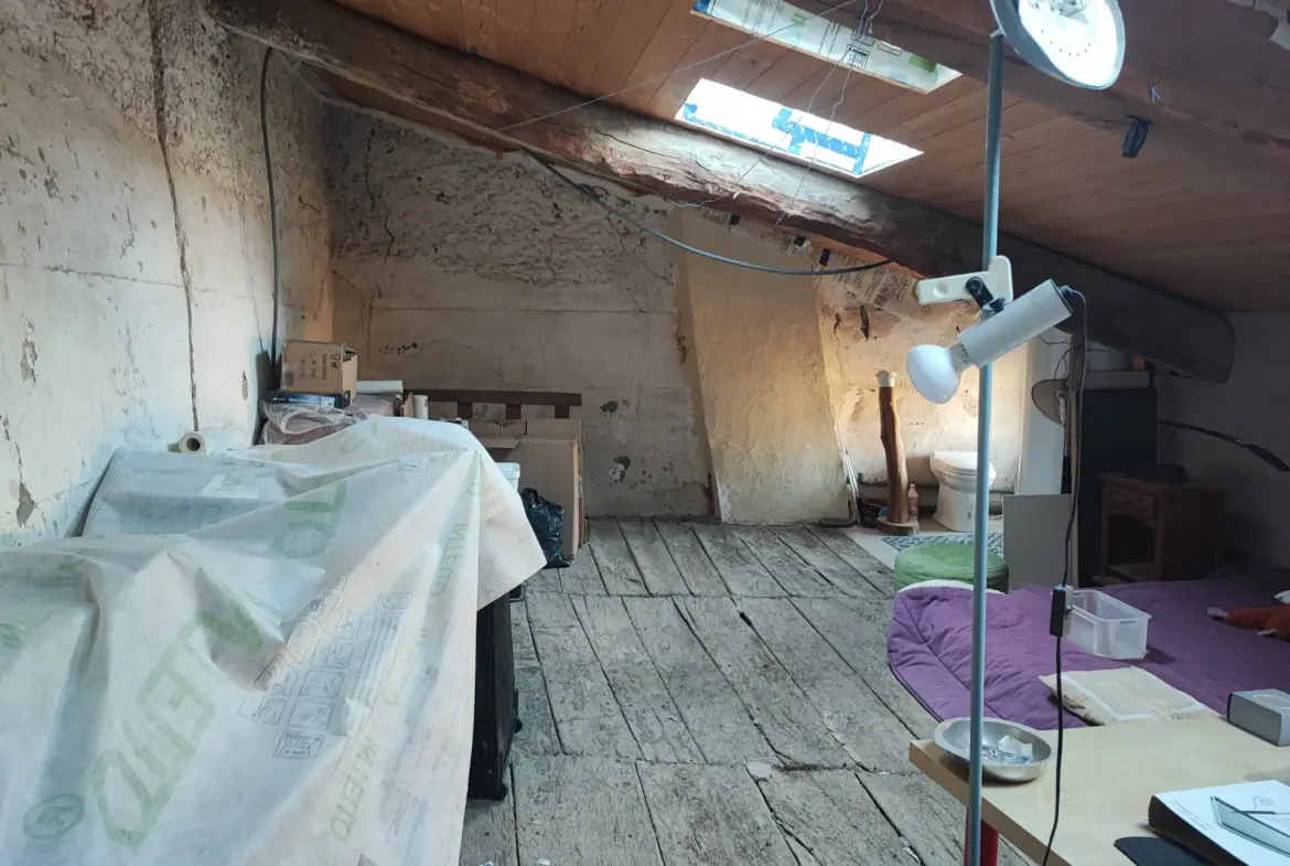 Maison de village à vendre avec potentiel de rénovation 