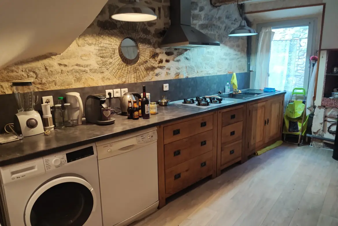 Maison de village à vendre avec potentiel de rénovation 