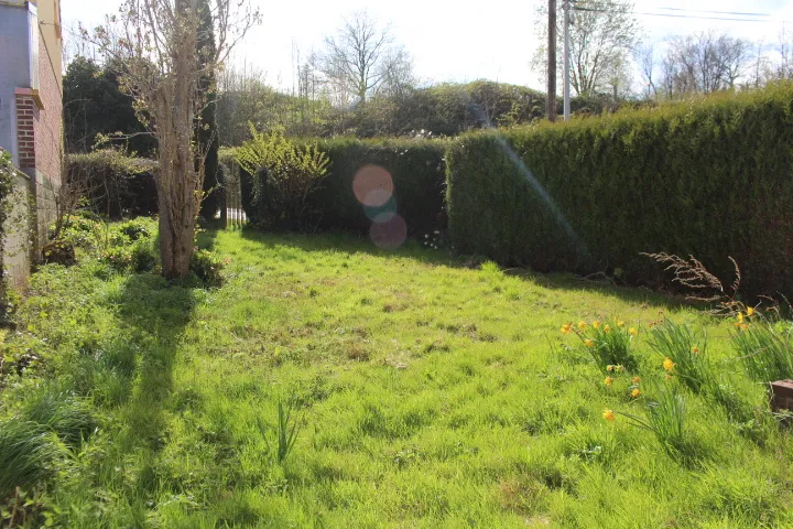 Maison avec sous-sol complet, garage et jardin à Beaucamps le Vieux 