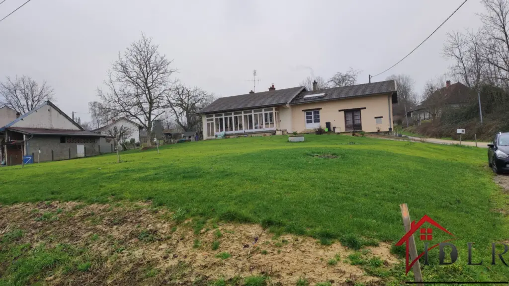 Maison 2 chambres avec terrain constructible à Louhans