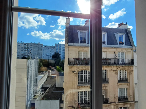 Charmant studio à vendre près de la Mairie du 18ème à Paris 