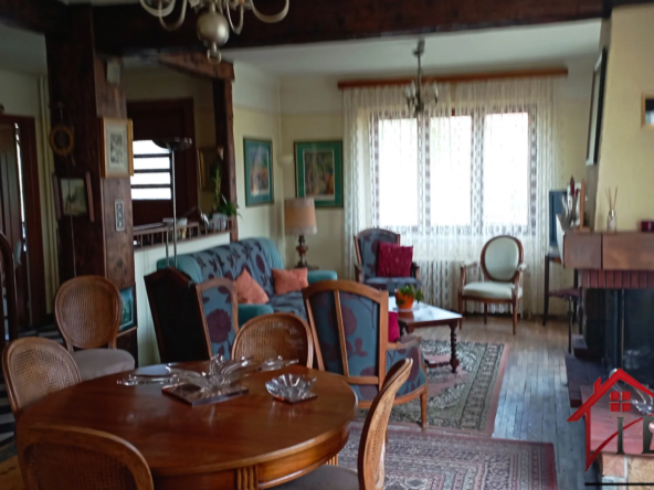 Maison de caractère à Gerbepal, 10 pièces, 277 m² avec potentiel 