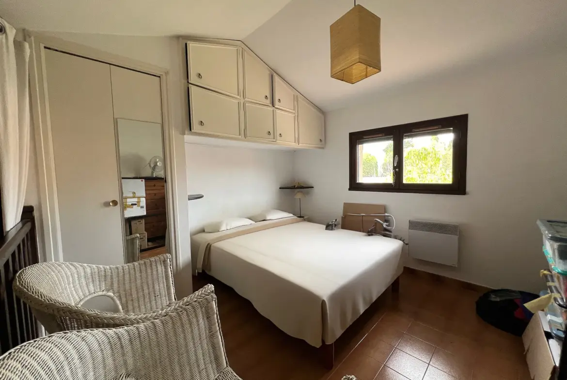 Vente d'un Appartement 2 pièces avec Terrasse et Parking à La Londe-les-Maures 