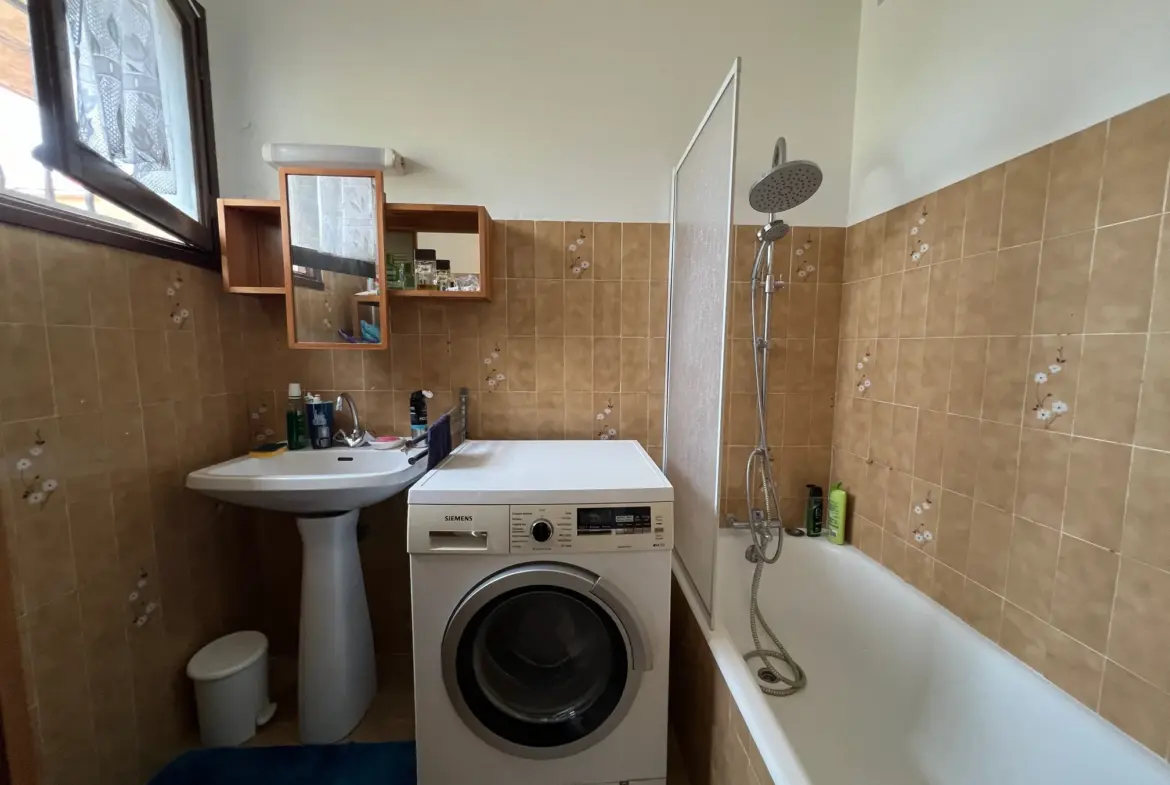 Vente d'un Appartement 2 pièces avec Terrasse et Parking à La Londe-les-Maures 