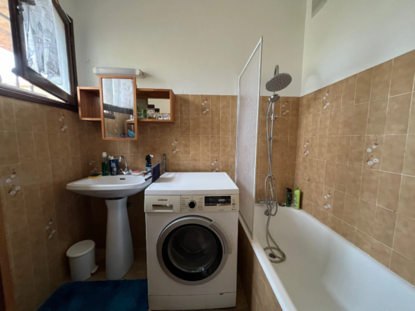 Vente d'un Appartement 2 pièces avec Terrasse et Parking à La Londe-les-Maures 