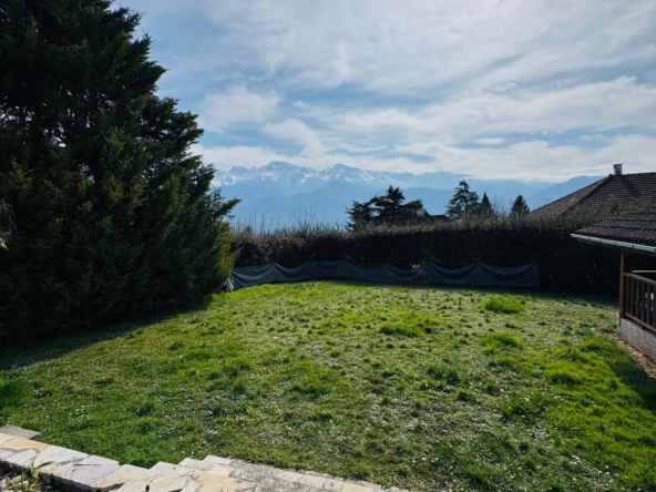 Terrain constructible de 537 m² à St-Ismier avec vue sur Belledonne 