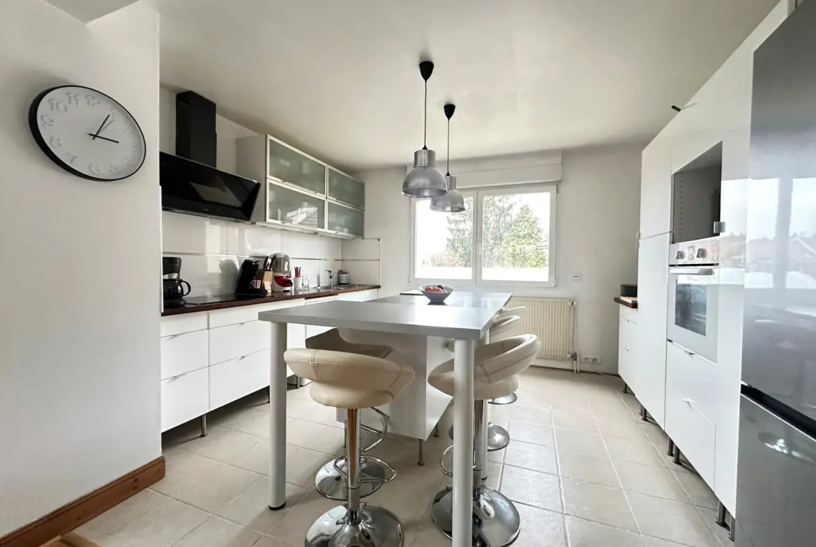 Maison spacieuse à Valdoie avec 5 chambres et jardin 