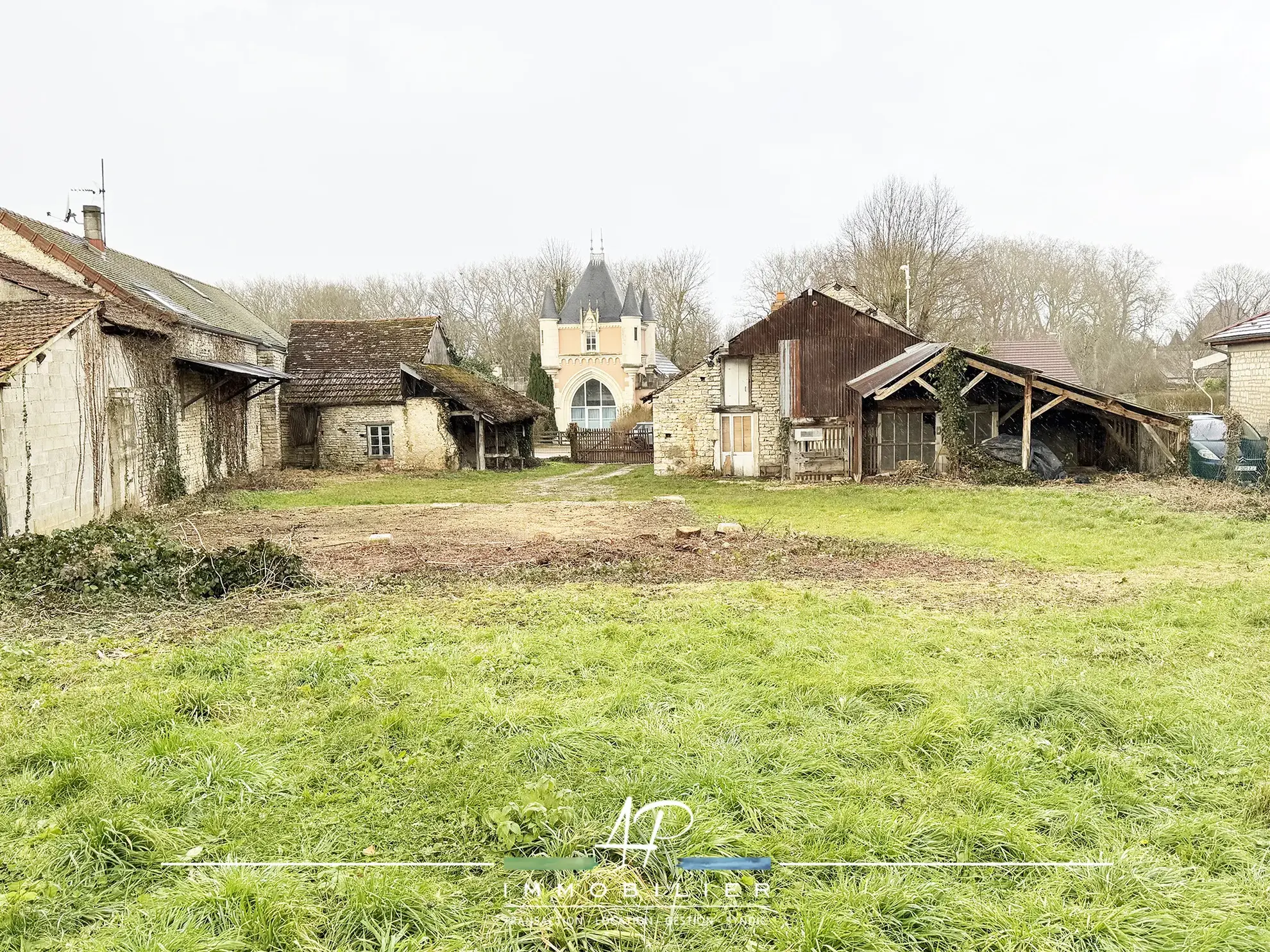 Vente de bâtiment artisanal avec annexe à Beire le Châtel 
