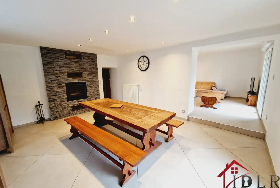 Maison individuelle de caractère année 1766 à vendre à Lambrey 