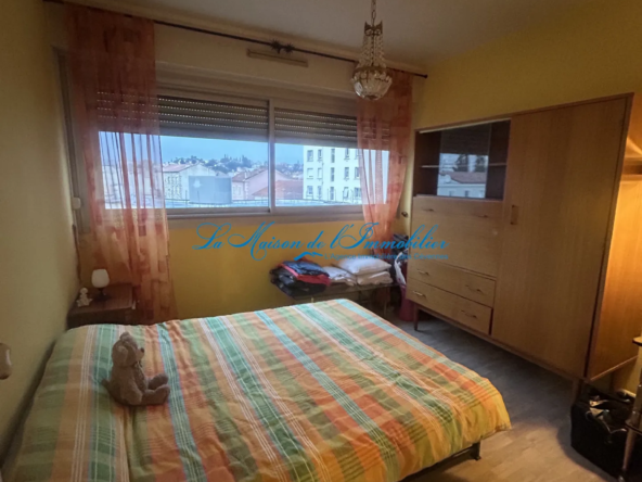 À vendre : Appartement F4 avec terrasse et parking à Alès 