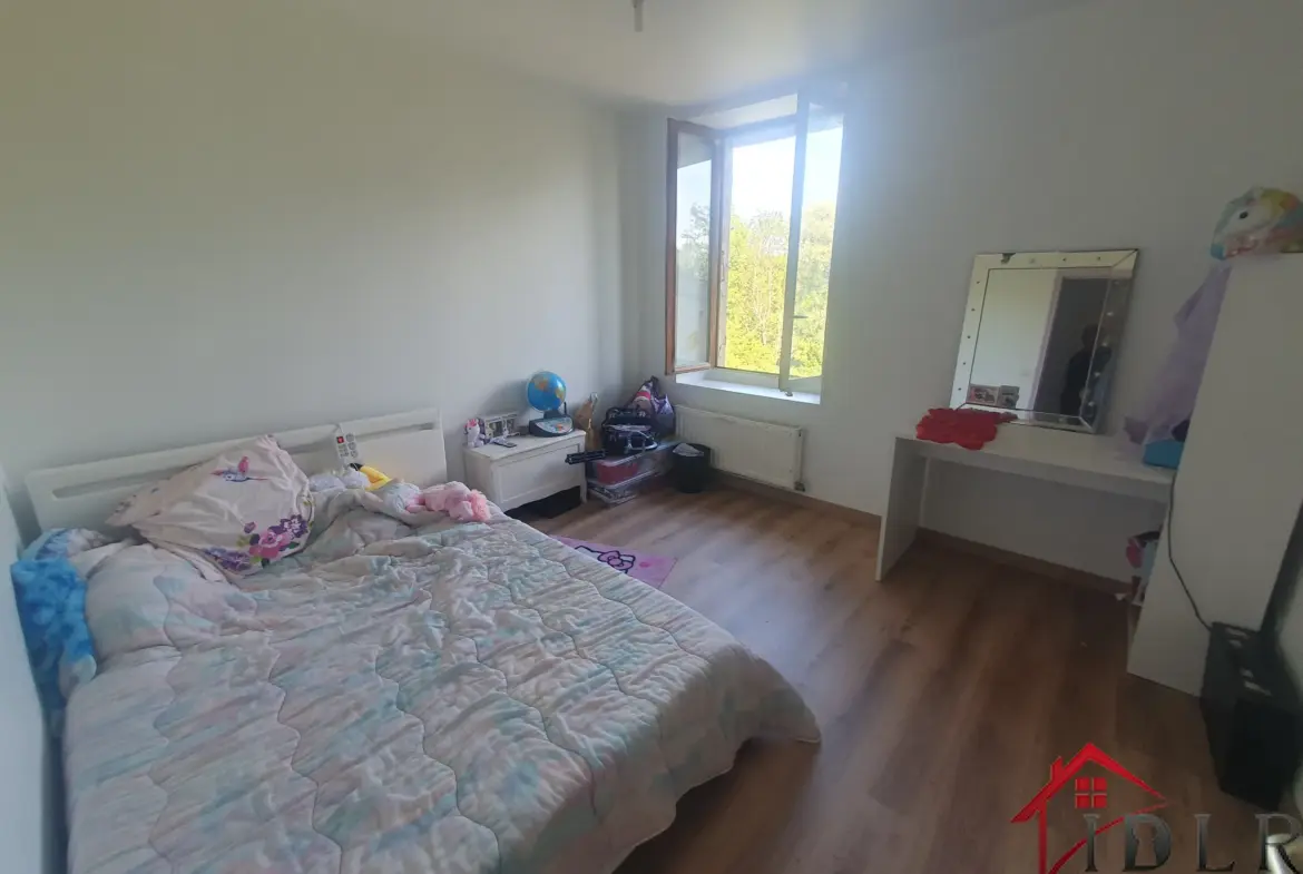 Maison de village à Roches sur Marne - 3 chambres avec jardin 