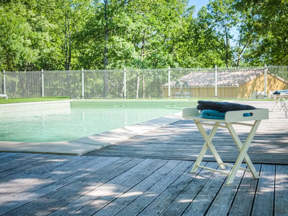 Mazet à Grignan avec jardin, terrasse et piscine 
