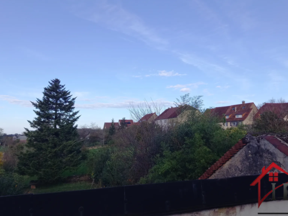 Maison mitoyenne à Pannessières avec terrain à rénover 