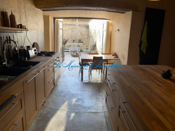 Maison de village en pierres rénovée à Vézénobres 