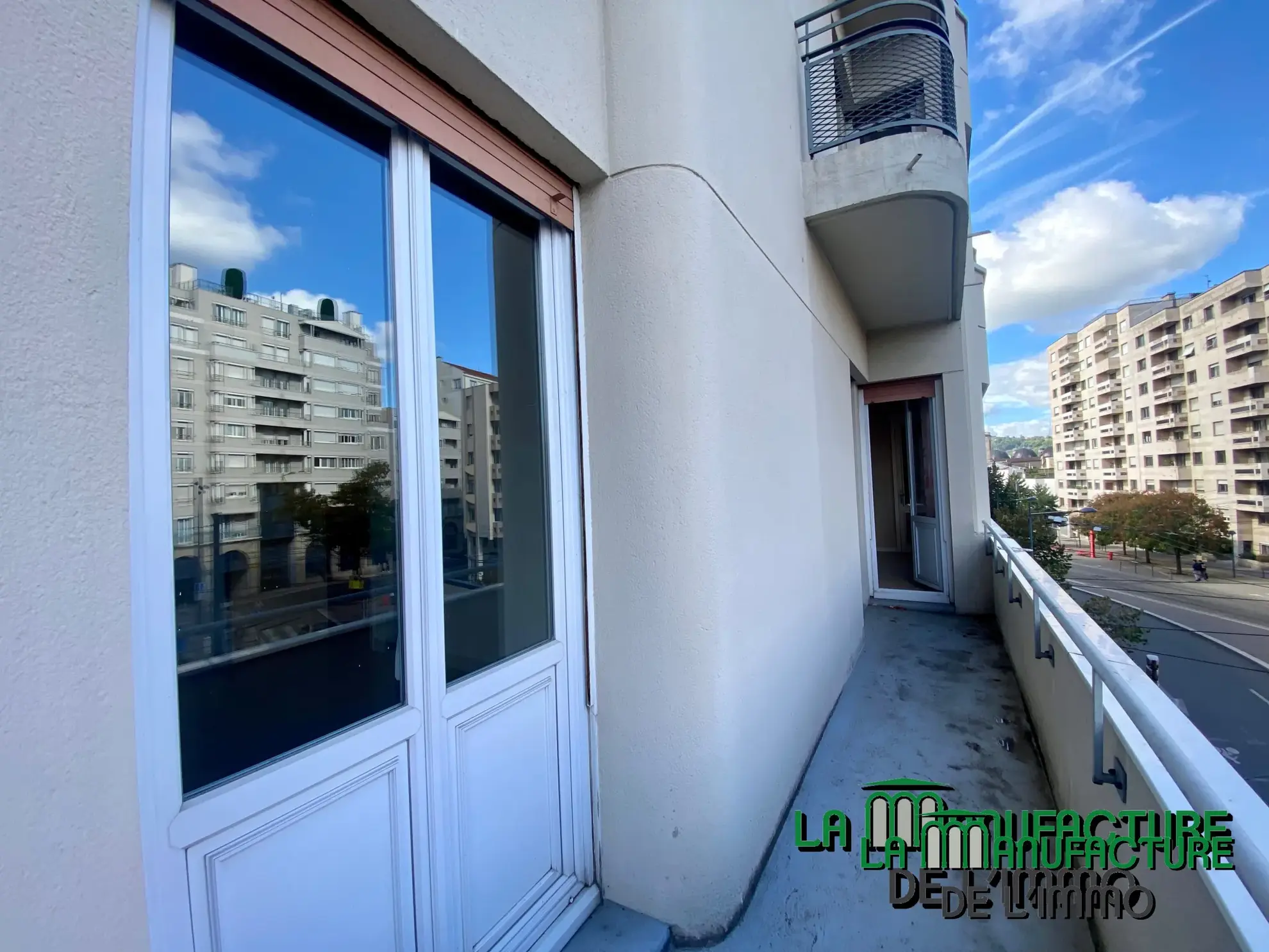 Appartement F6 avec balcon sur la place Fourneyron à Saint-Étienne 