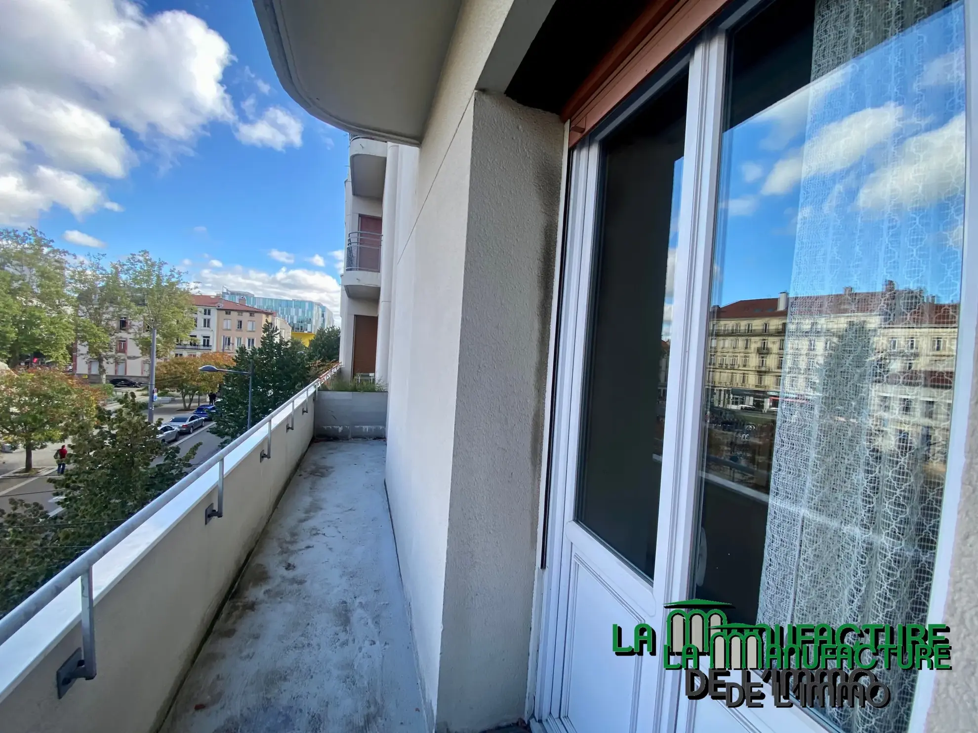 Appartement F6 avec balcon sur la place Fourneyron à Saint-Étienne 