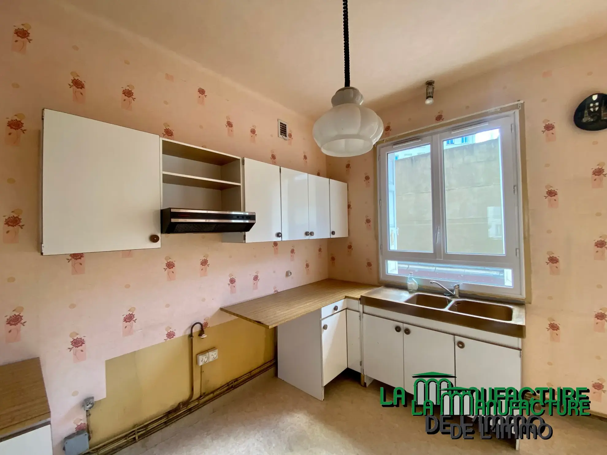Appartement F6 avec balcon sur la place Fourneyron à Saint-Étienne 