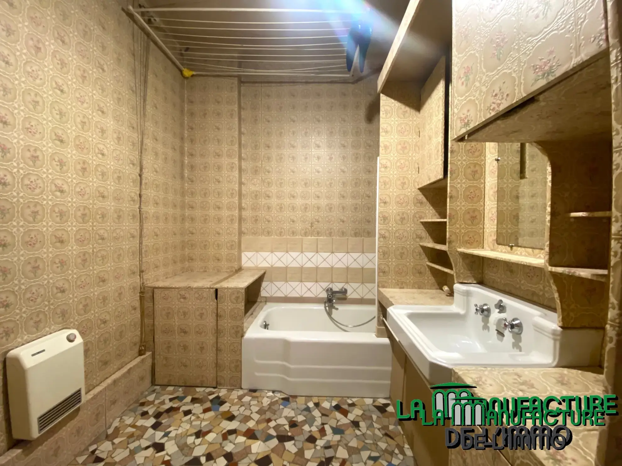 Appartement F6 avec balcon sur la place Fourneyron à Saint-Étienne 