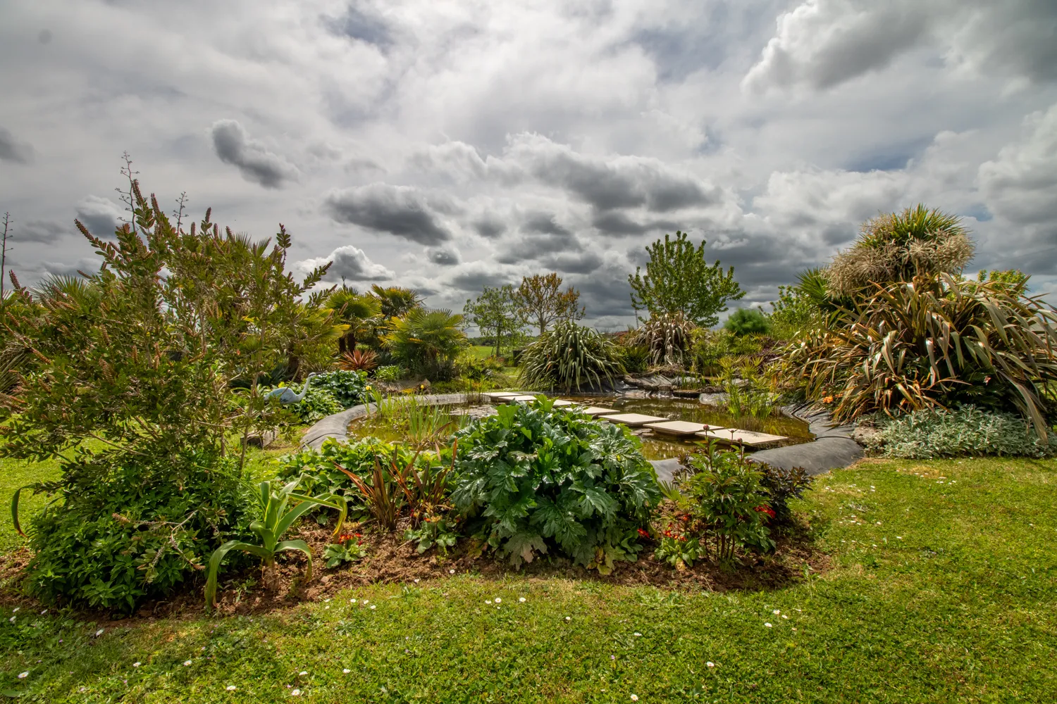 Charmante maison à vendre à Champdolent avec 4 chambres et jardin 
