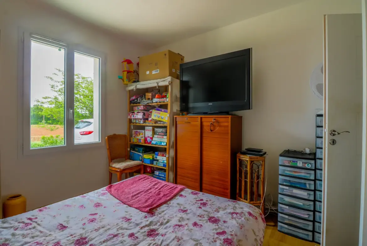Charmante maison à vendre à Champdolent avec 4 chambres et jardin 