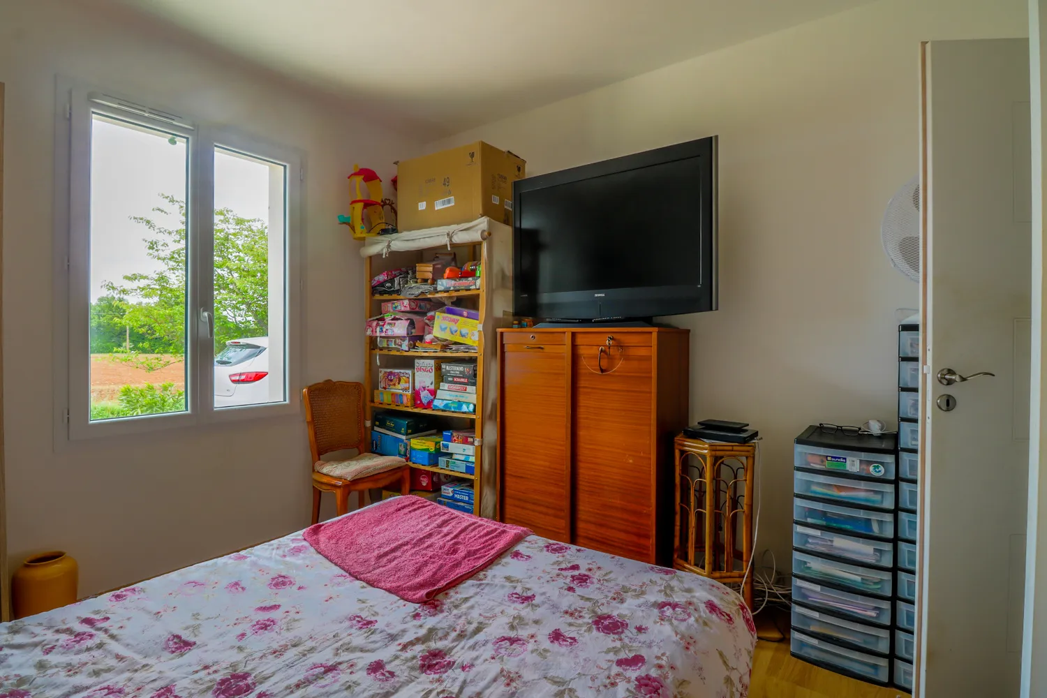 Charmante maison à vendre à Champdolent avec 4 chambres et jardin 