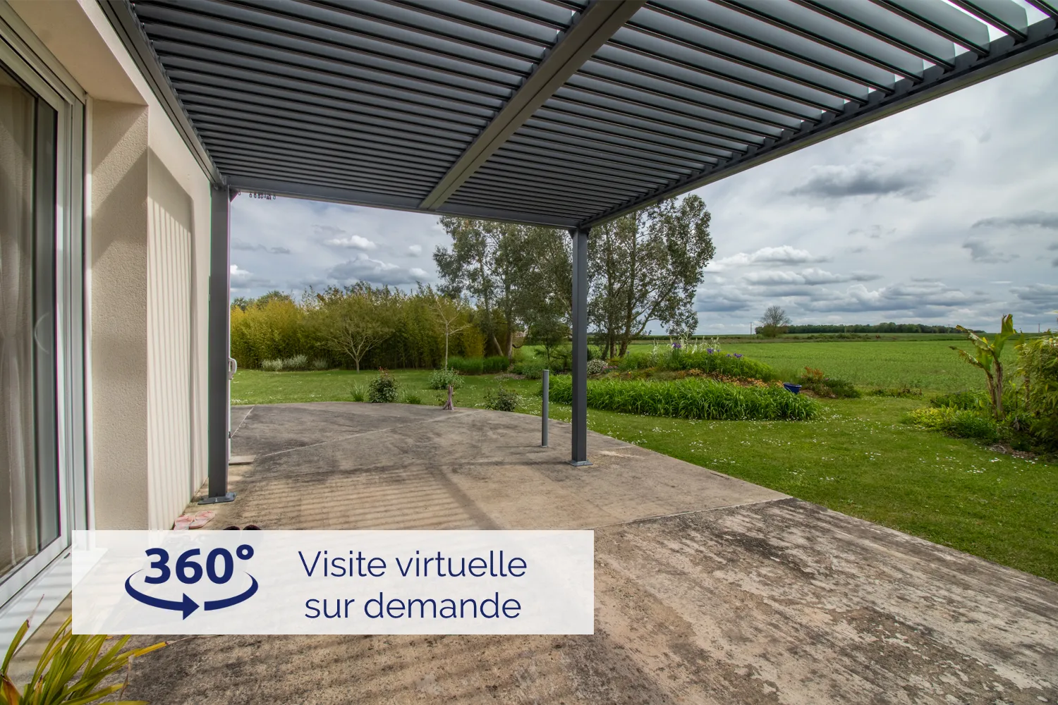 Charmante maison à vendre à Champdolent avec 4 chambres et jardin 